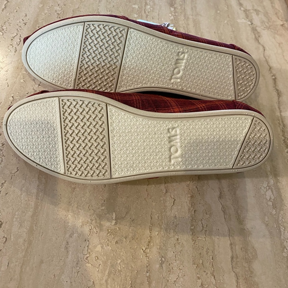 🤩Host Pick🤩 NWT NIB Tom Classic Red Plaid Slip On Shoes, 7.5 - Picture 9 of 10